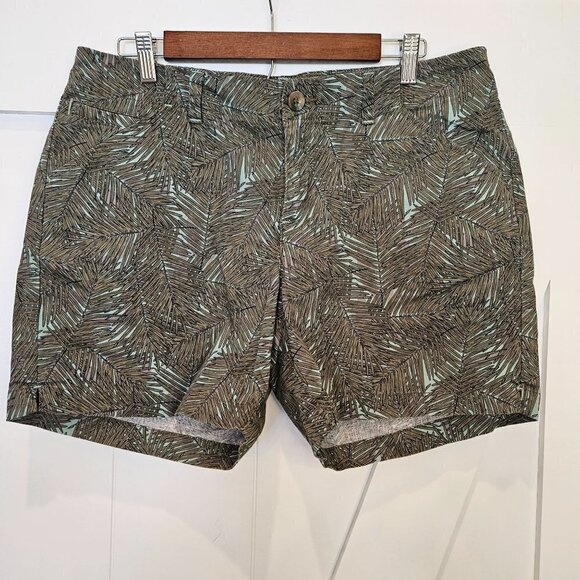 Lee mid-rise fit 1889 shorts; Green tropical palm pattern, Size 12 Medium - Picture 1 of 7
